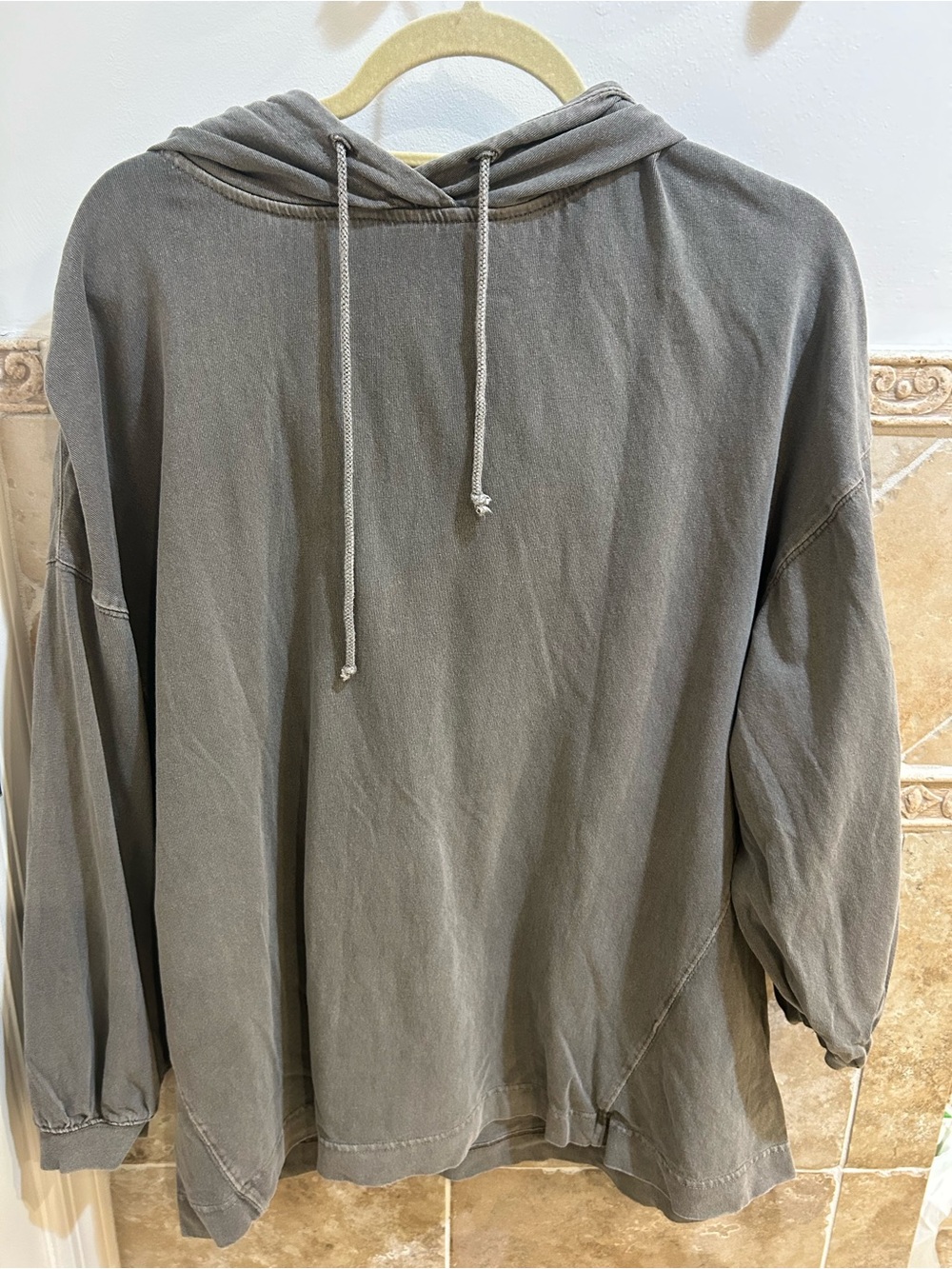 Women's Washed Gray Hooded Long-Sleeve Shirt